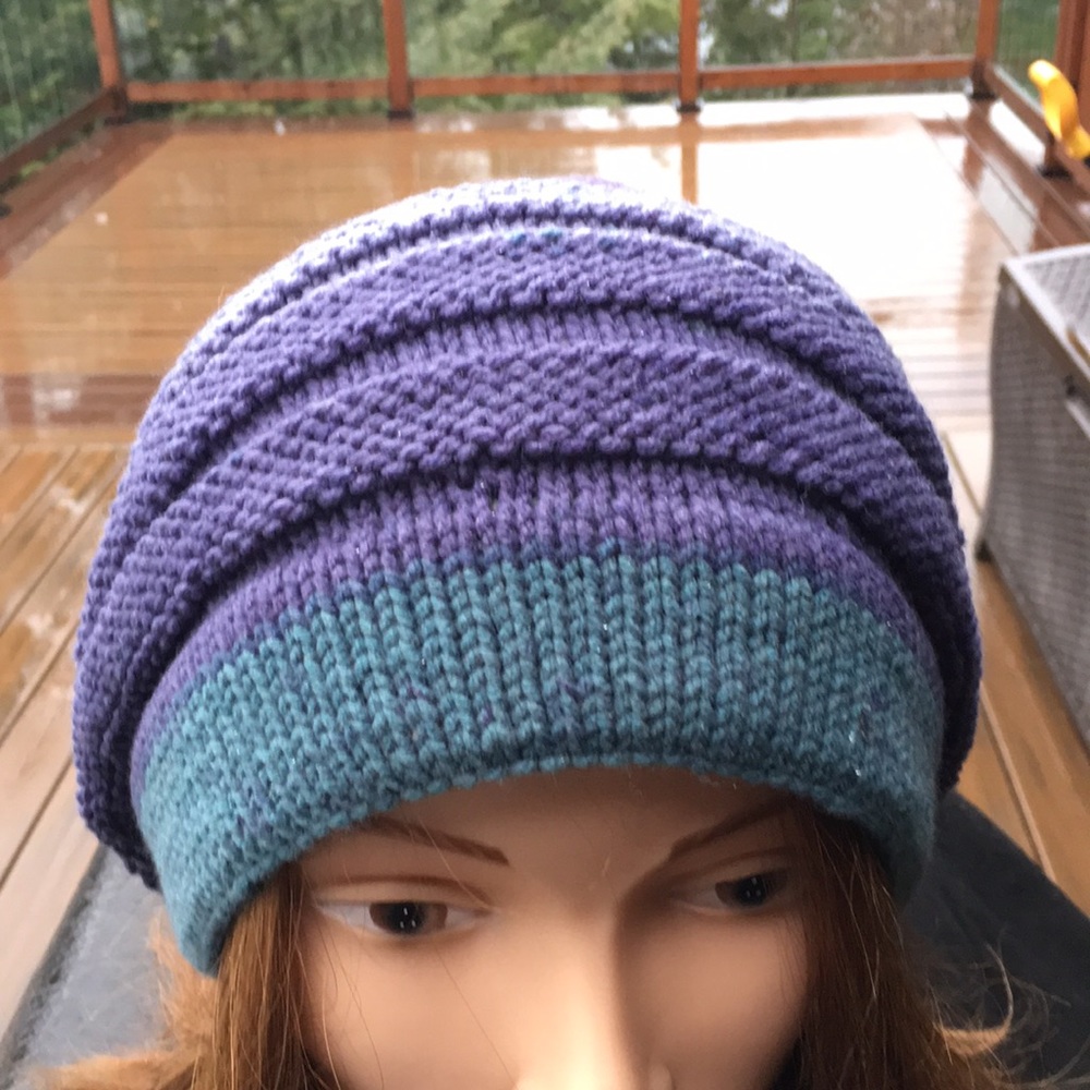 Hand Knit Hat/Toque - Picture 4 of 6